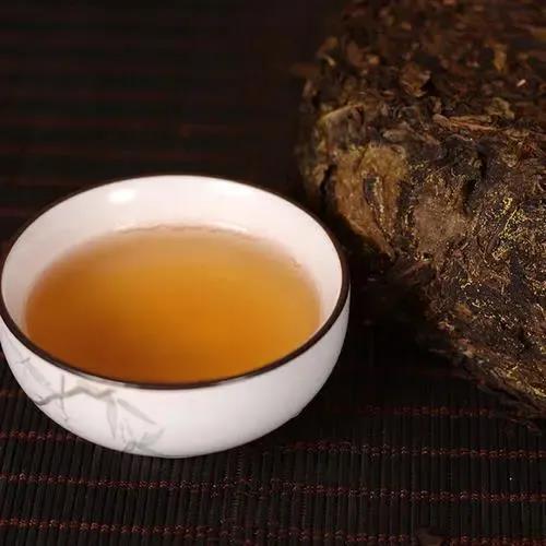 黑茶一天喝多少好？黑茶喝法全網(wǎng)解析！